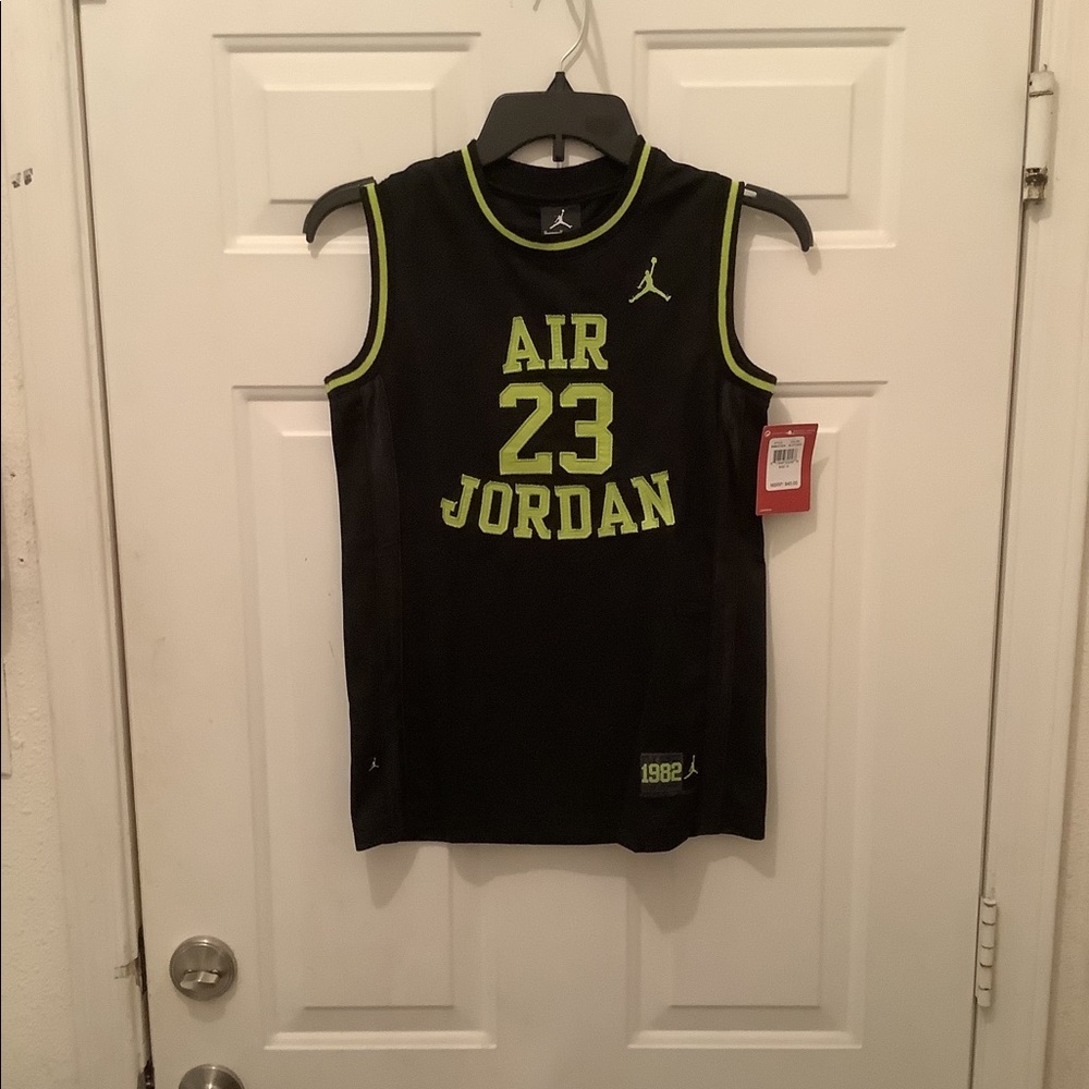 Boys Jordan jersey size medium